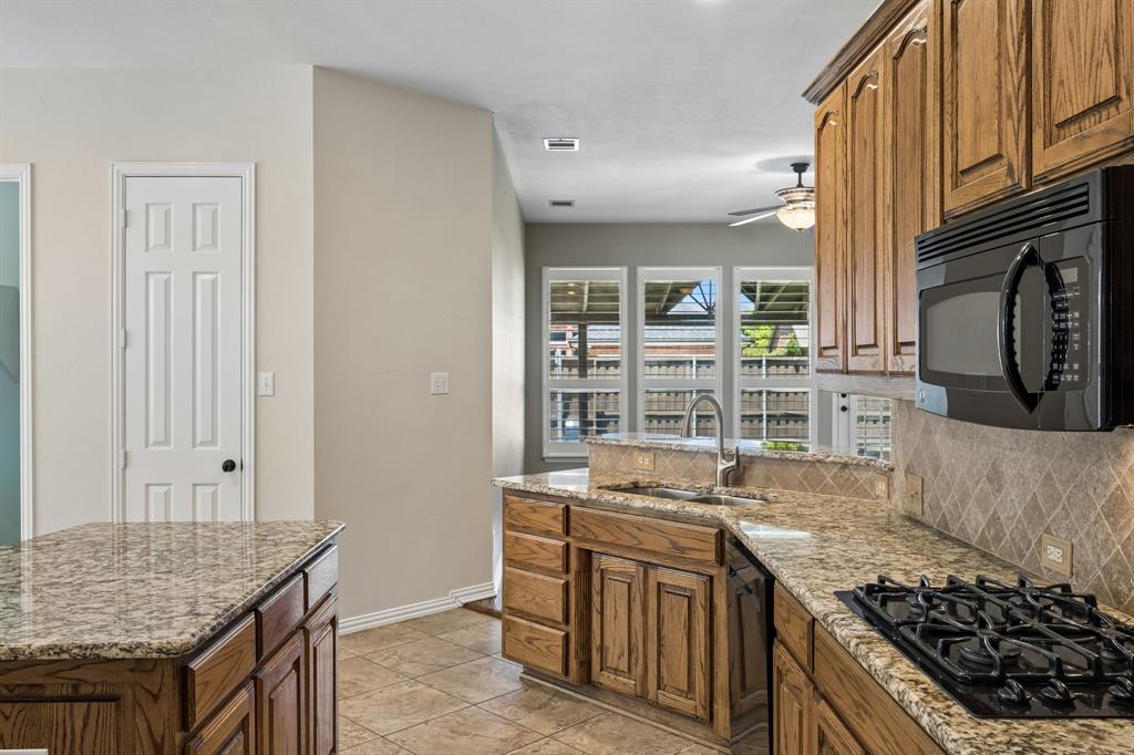 1613 Long Prairie Court Allen, TX 75002 - Photo 5 of 40