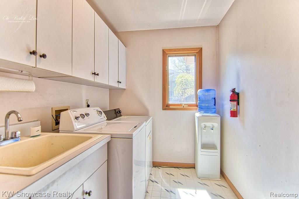 3348 Benstein Road Commerce Township, MI 48382 - Photo 19 of 40 Large laundry room, more cupboards