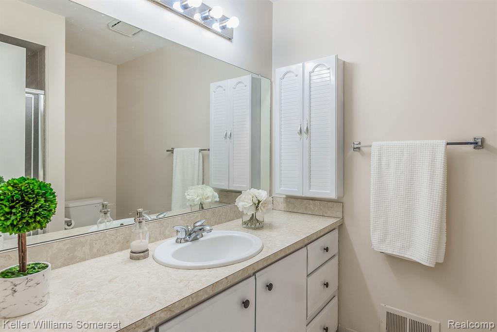 524 Tennyson Rochester Hills, MI 48307 - Photo 13 of 25