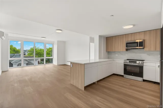 $3,380 | 10 Lyon Place, Unit 301/3B, White Plains, NY 10601