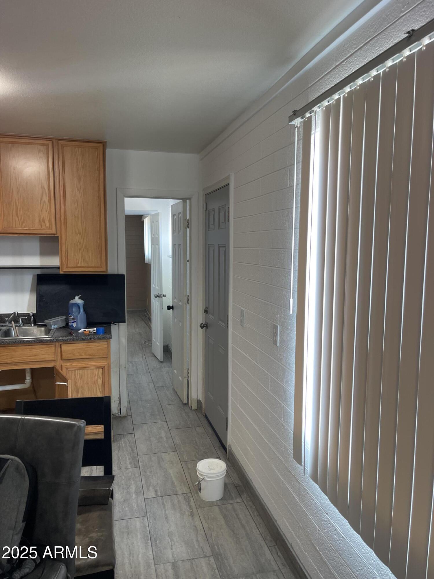 3137 North 37th Drive Phoenix, AZ 85019 - Photo 3 of 10 casa3