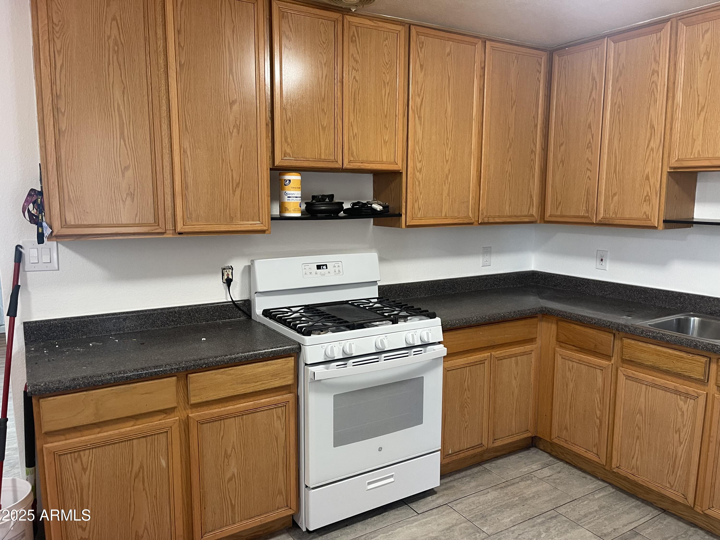 3137 North 37th Drive Phoenix, AZ 85019 - Photo 8 of 10 casa11