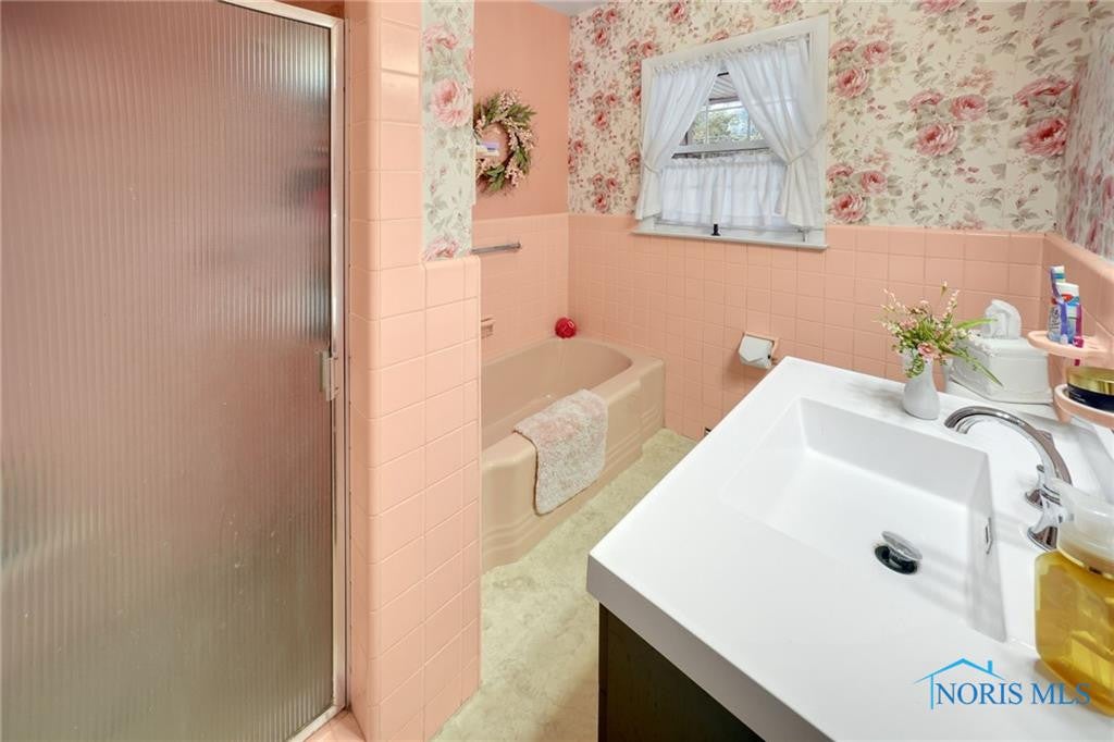 2011 Cass Road Toledo, OH 43614 - Photo 17 of 36 Gallery Image 17