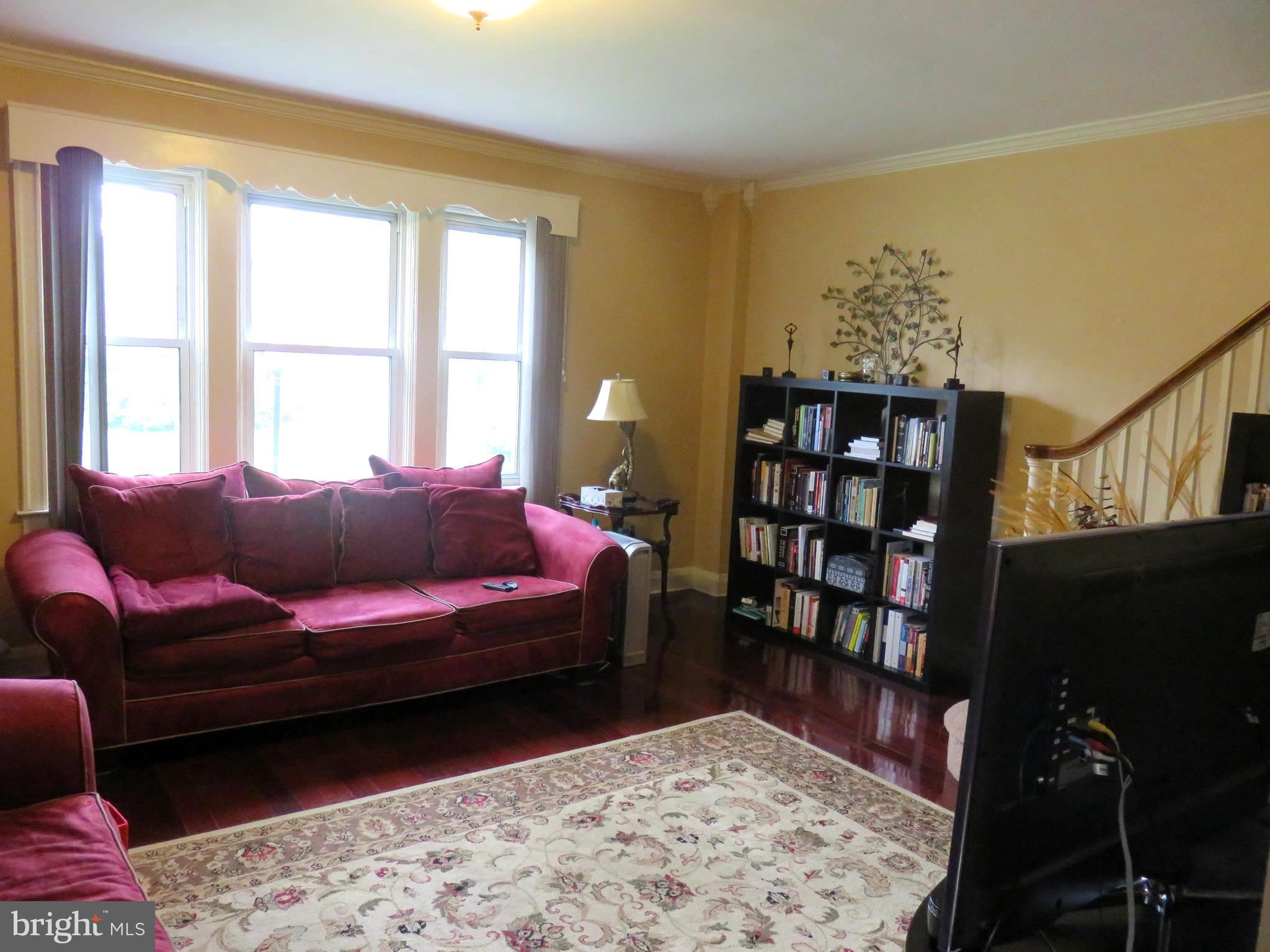 4803 Coleherne Road Baltimore, MD 21229 - Photo 4 of 30 Living Room