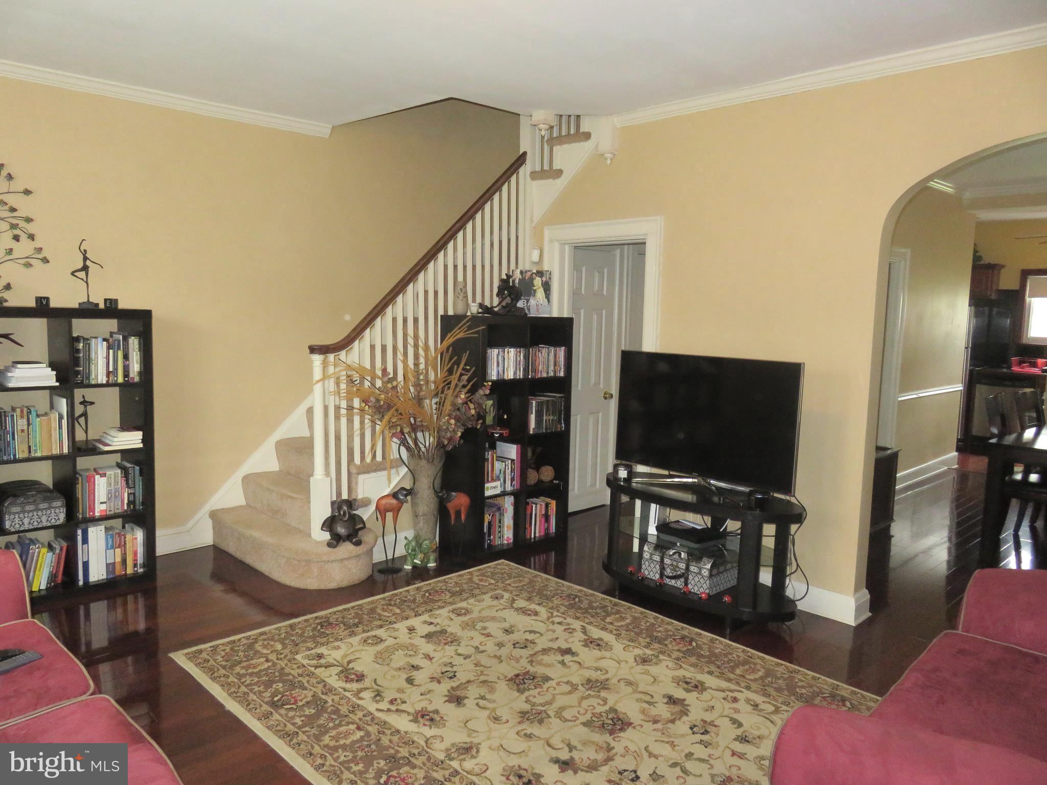 4803 Coleherne Road Baltimore, MD 21229 - Photo 5 of 30 Living Room