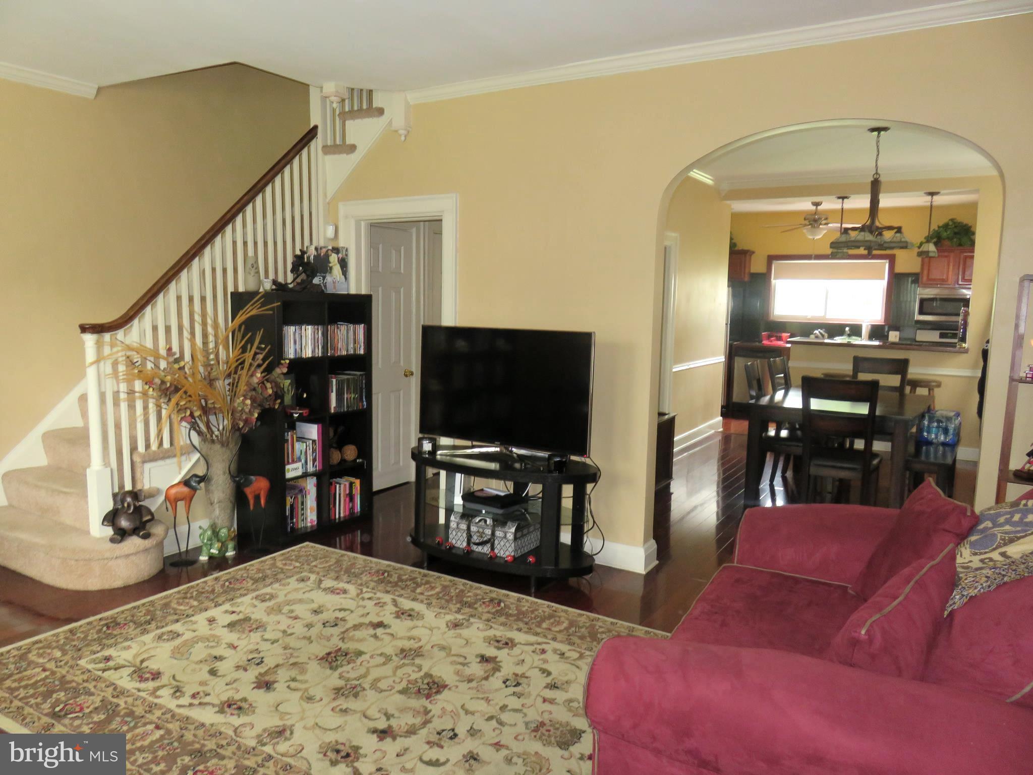 4803 Coleherne Road Baltimore, MD 21229 - Photo 6 of 30 Living Room