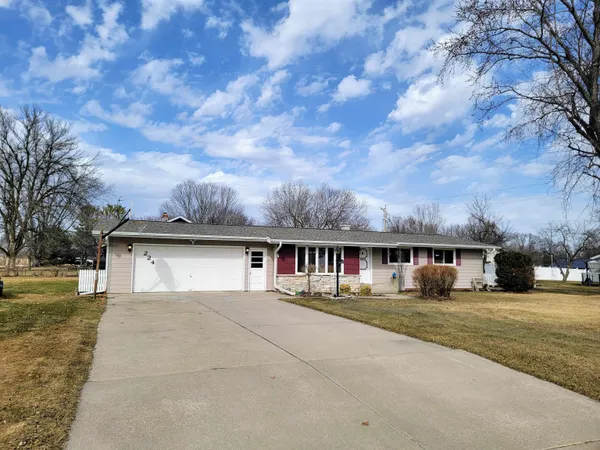 $269,900 | 224 Dorothy Lane, Manawa, WI 54949