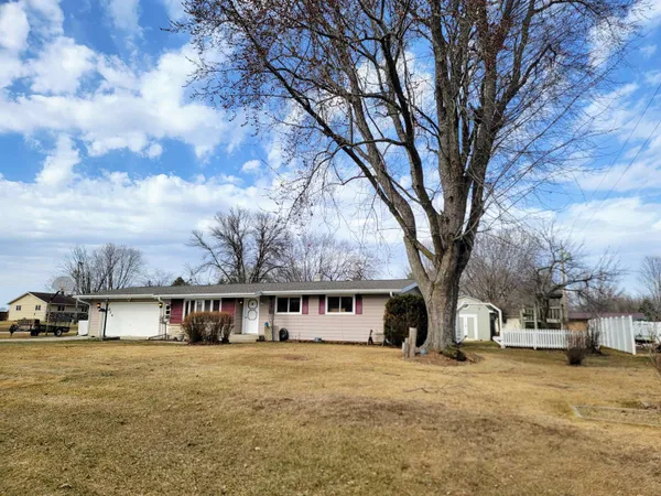 $269,900 | 224 Dorothy Lane, Manawa, WI 54949