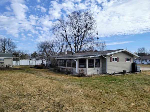 $269,900 | 224 Dorothy Lane, Manawa, WI 54949