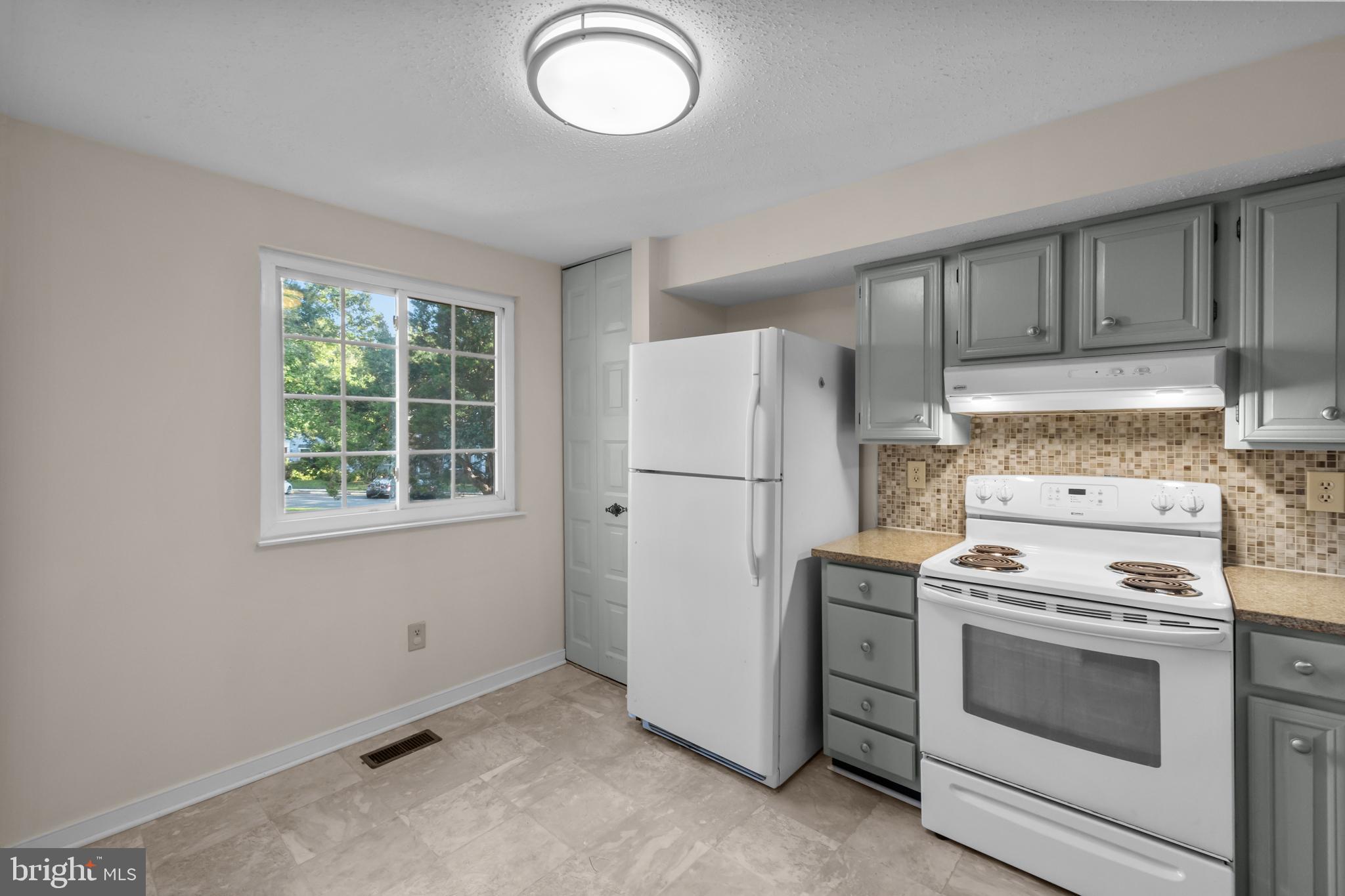 6832 Heatherway Court Alexandria, VA 22315 - Photo 13 of 37 a kitchen with a stove top oven and refrigerator