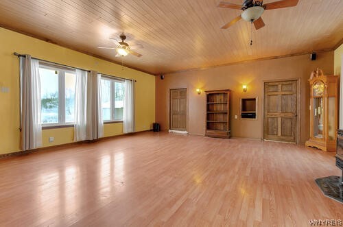7860 Akron Road Royalton, NY 14094 - Photo 3 of 31 Family room