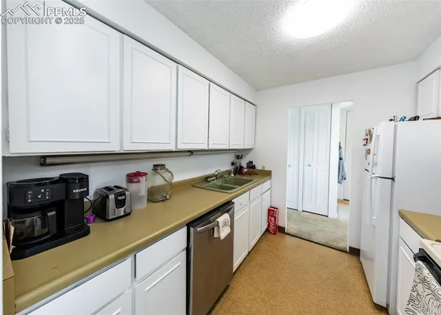 $150,000 | 411 Lakewood Circle, Unit A1204, Colorado Springs, CO 80910