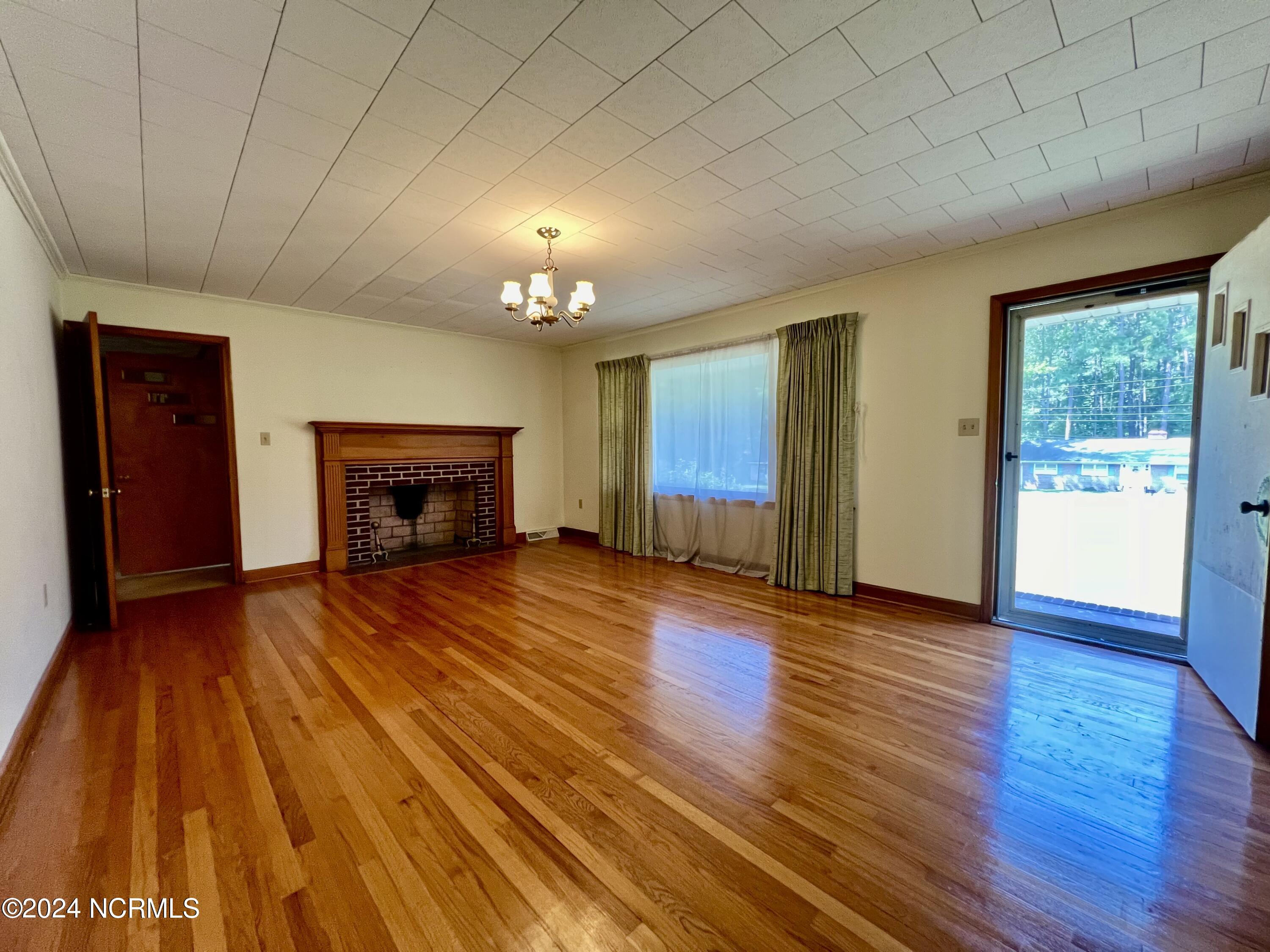 1108 Avalon Drive Rockingham, NC 28379 - Photo 9 of 23 Living Room