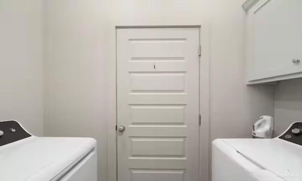 2402 Treasure Cove Harlingen, TX 78550 - Photo 6 of 22 a utility room with dryer and washer