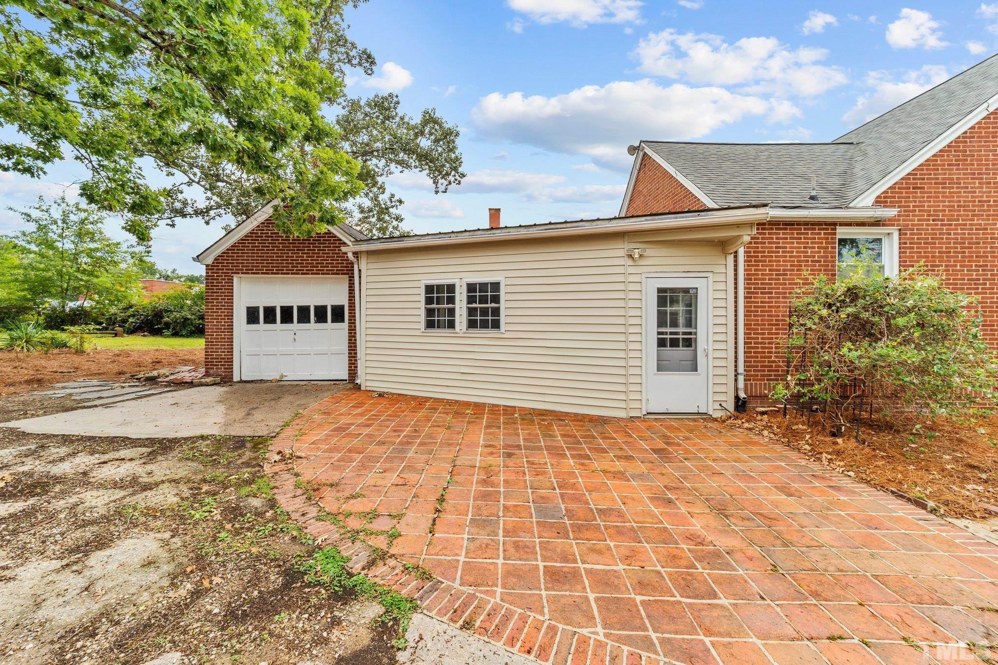 340 South Morgan Street Roxboro, NC 27573 - Photo 4 of 28