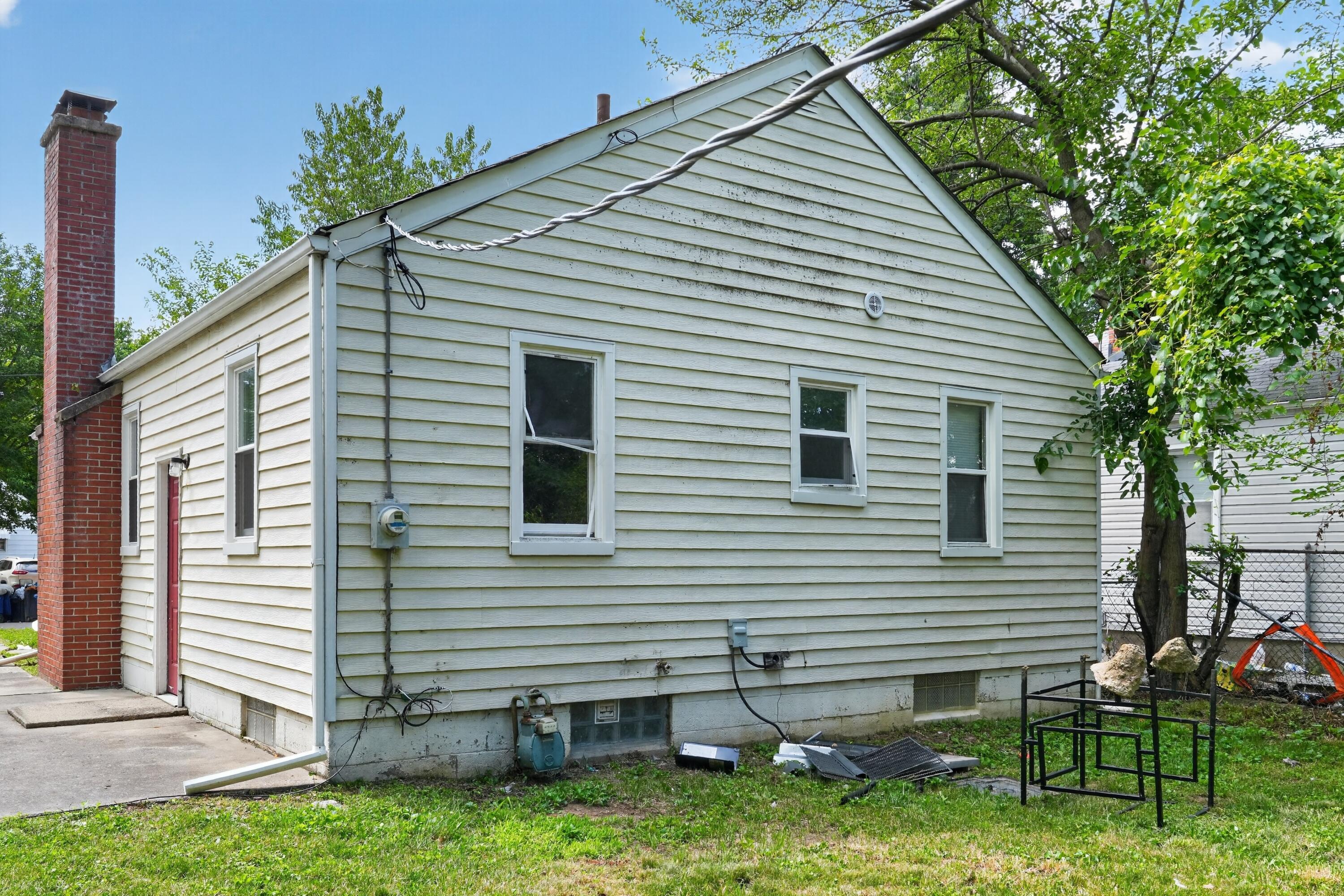 852 South Hampton Road Columbus, OH 43227 - Photo 27 of 31 03_852_S_Hampton_Rd-Exterior-n-15