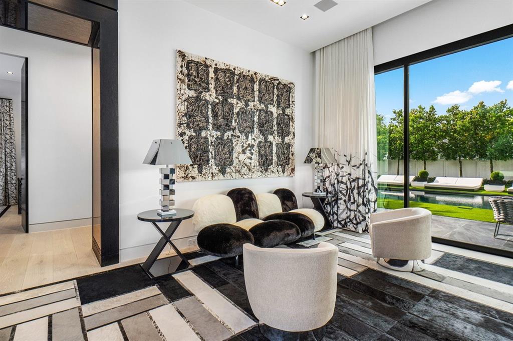 202 Northwest 7th Street Delray Beach, FL 33444 - Photo 6 of 100 a living room with patio furniture and a potted plant