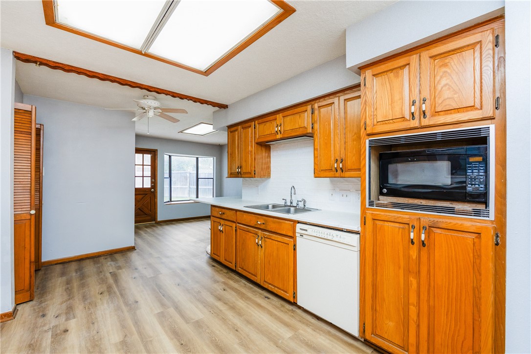 103 Park Place Portland, TX 78374 - Photo 13 of 39