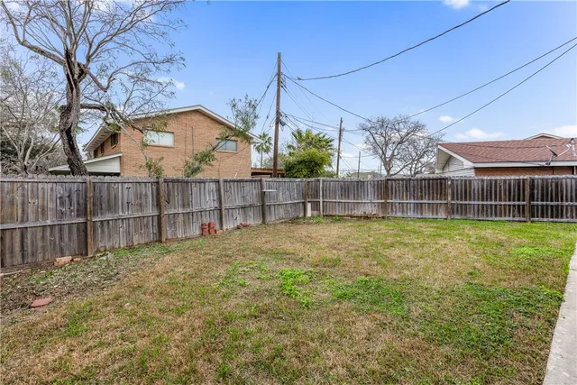 $2,250 | 103 Park Place, Portland, TX 78374
