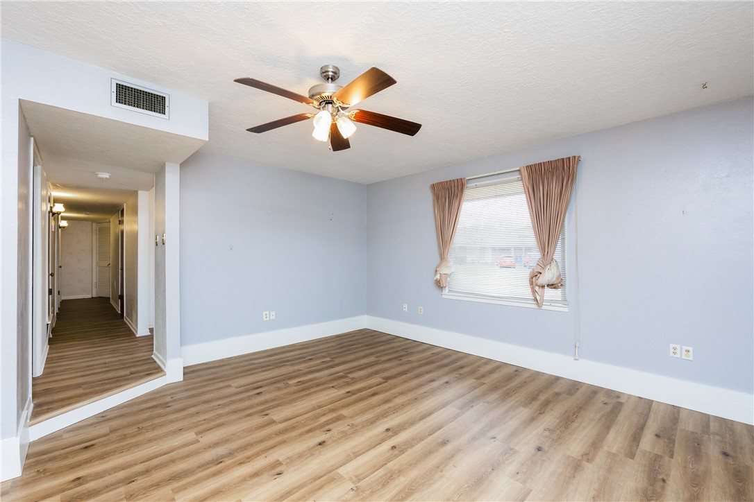 103 Park Place Portland, TX 78374 - Photo 6 of 39