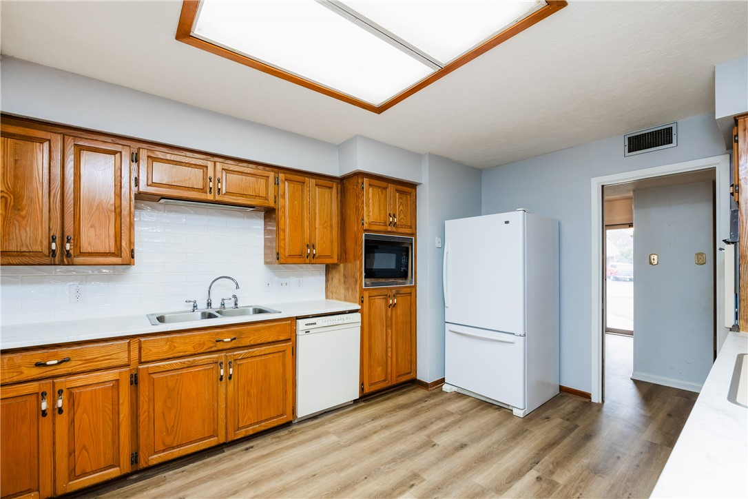 103 Park Place Portland, TX 78374 - Photo 10 of 39