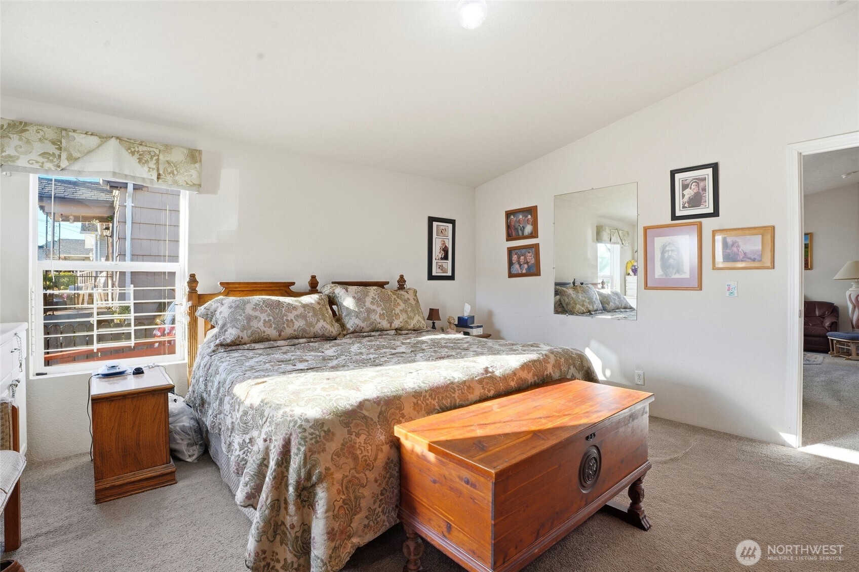 1003 Lord Street Kelso, WA 98626 - Photo 20 of 29 a bed room with a bed and a table
