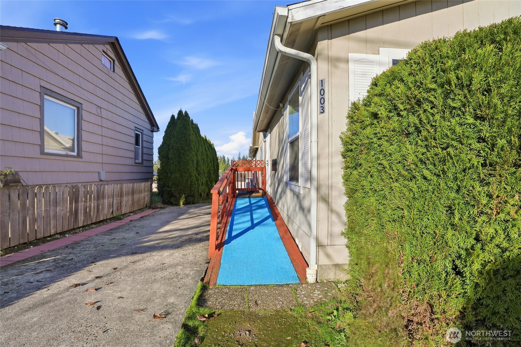 1003 Lord Street Kelso, WA 98626 - Photo 4 of 29 a view of entryway with a front door
