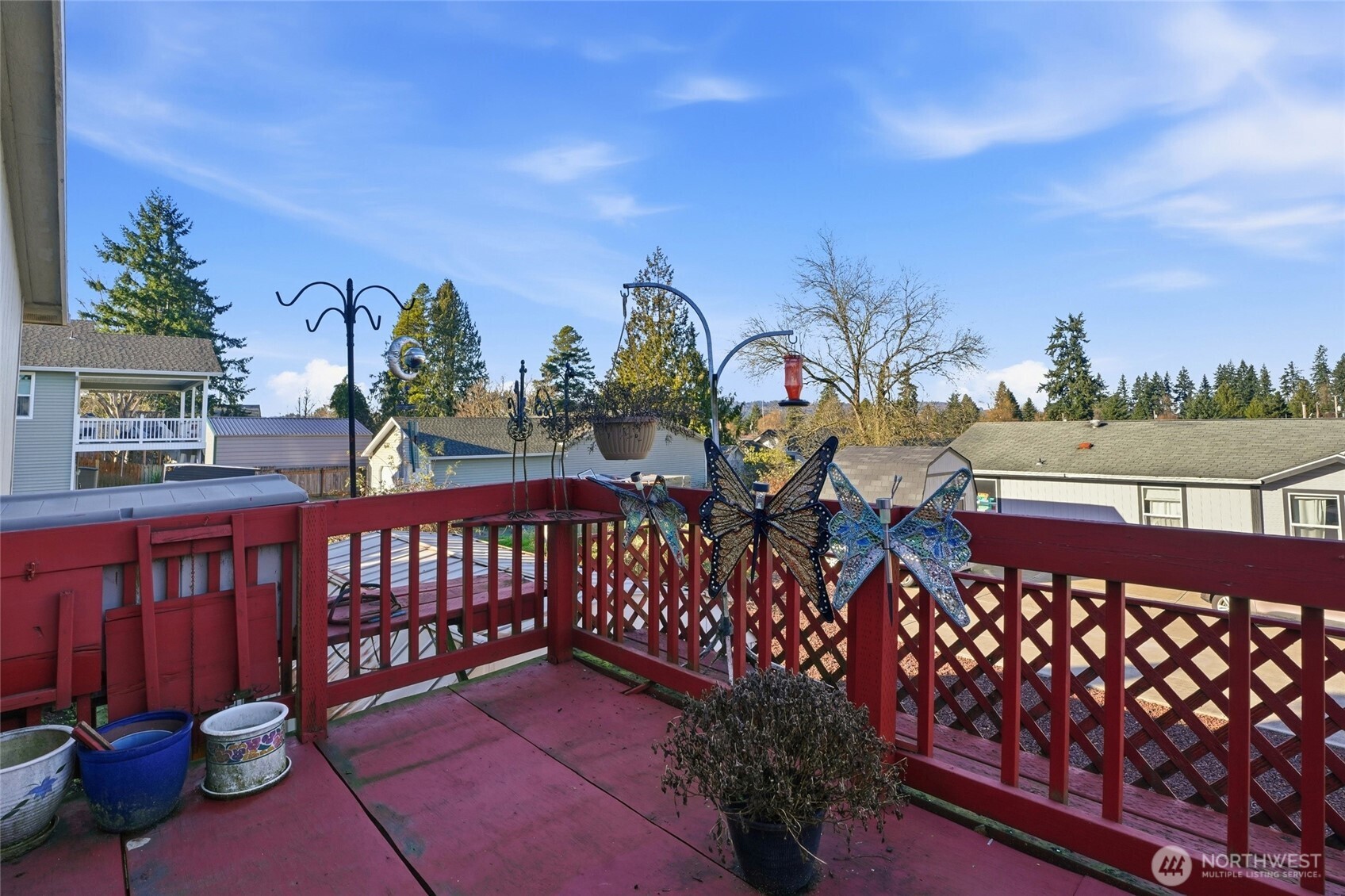 1003 Lord Street Kelso, WA 98626 - Photo 5 of 29 a view of a chairs and table in the balcony
