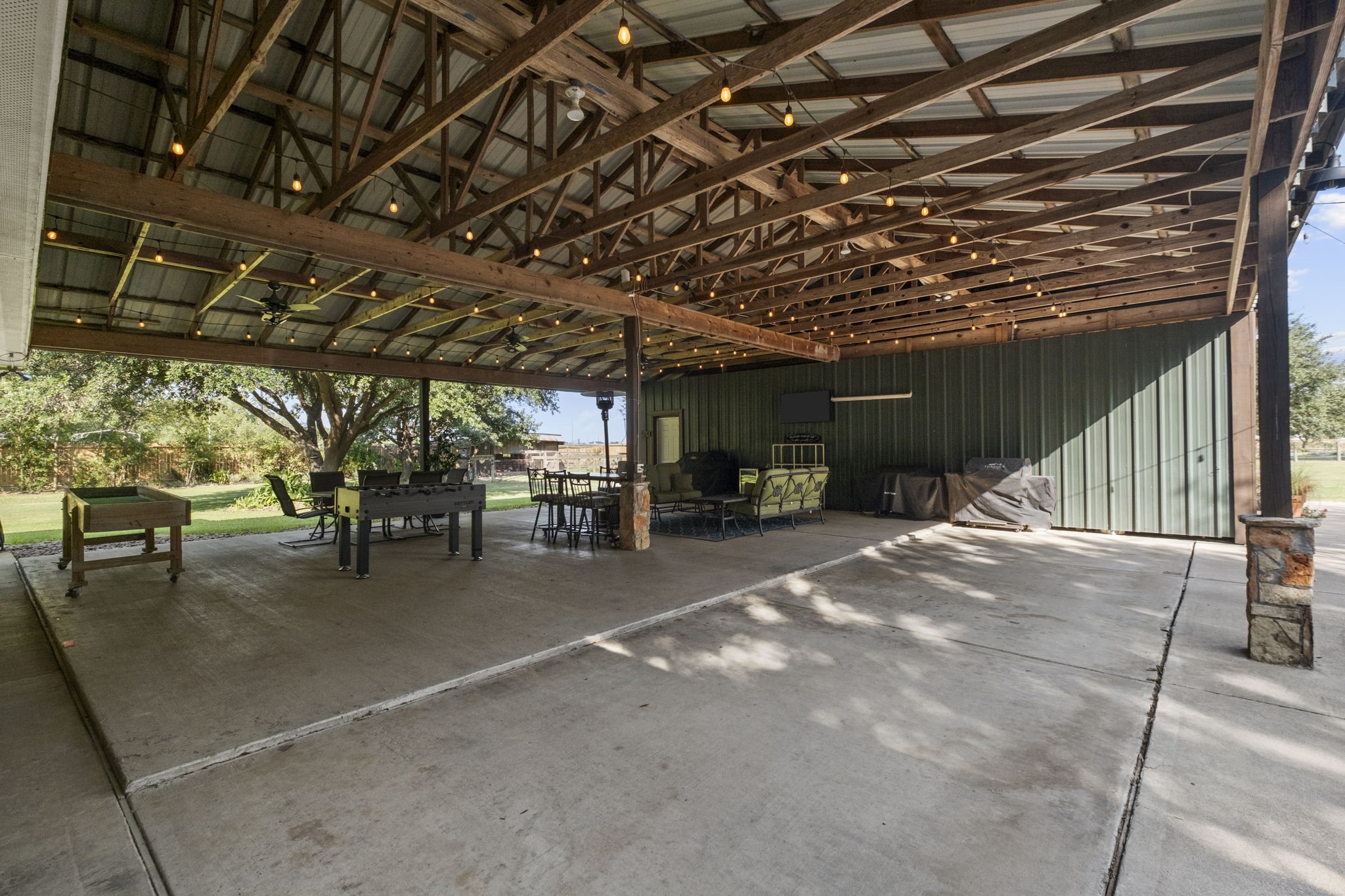 13319 Colony Road Needville, TX 77461 - Photo 6 of 48 Gallery Image 6