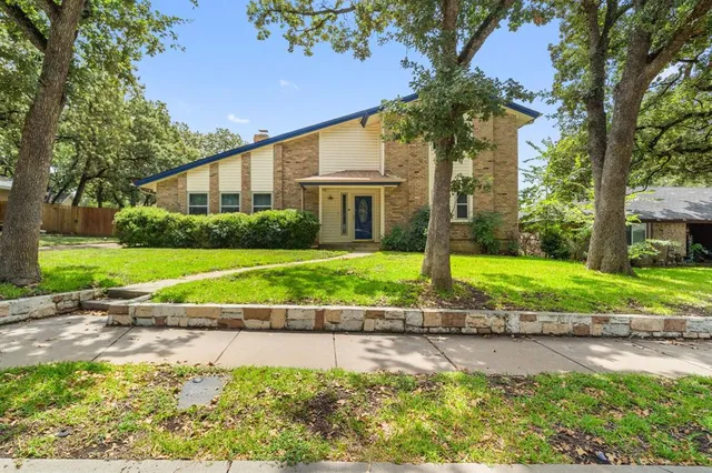 $415,000 | 6736 Starnes Road, North Richland Hills, TX 76182