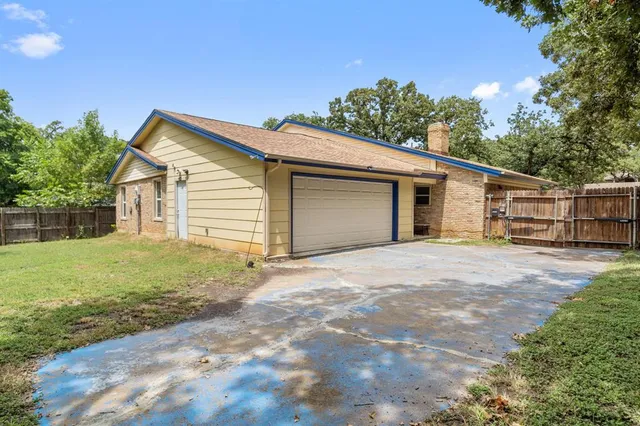 $415,000 | 6736 Starnes Road, North Richland Hills, TX 76182