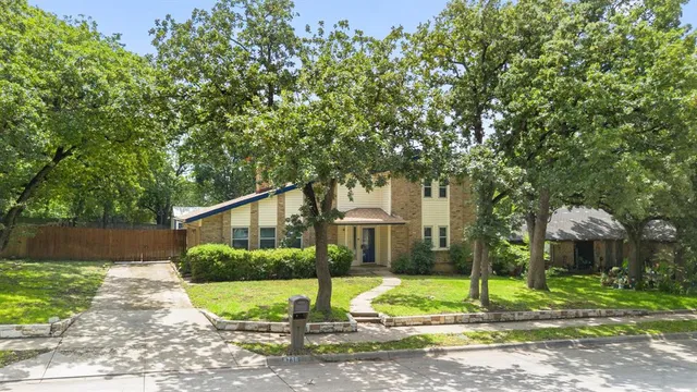$415,000 | 6736 Starnes Road, North Richland Hills, TX 76182