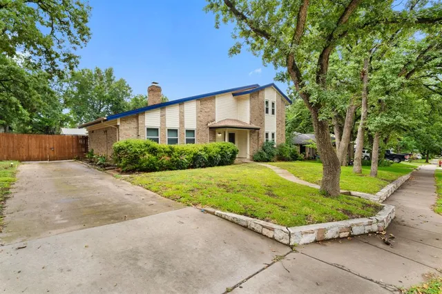 $415,000 | 6736 Starnes Road, North Richland Hills, TX 76182