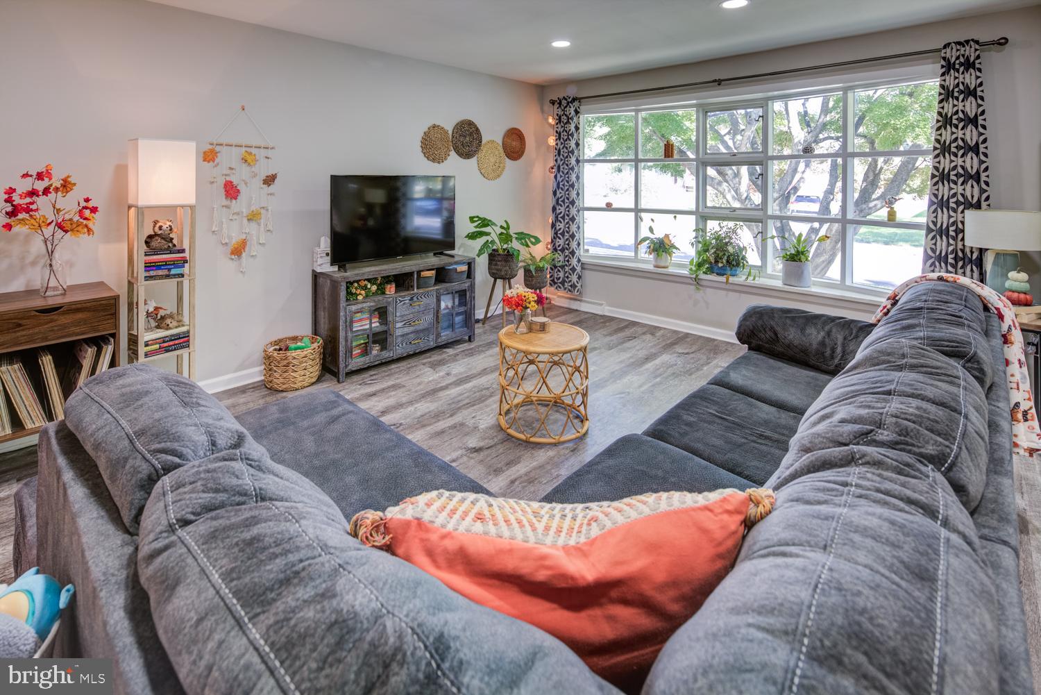 319 Ashbourne Road Claymont, DE 19703 - Photo 2 of 31