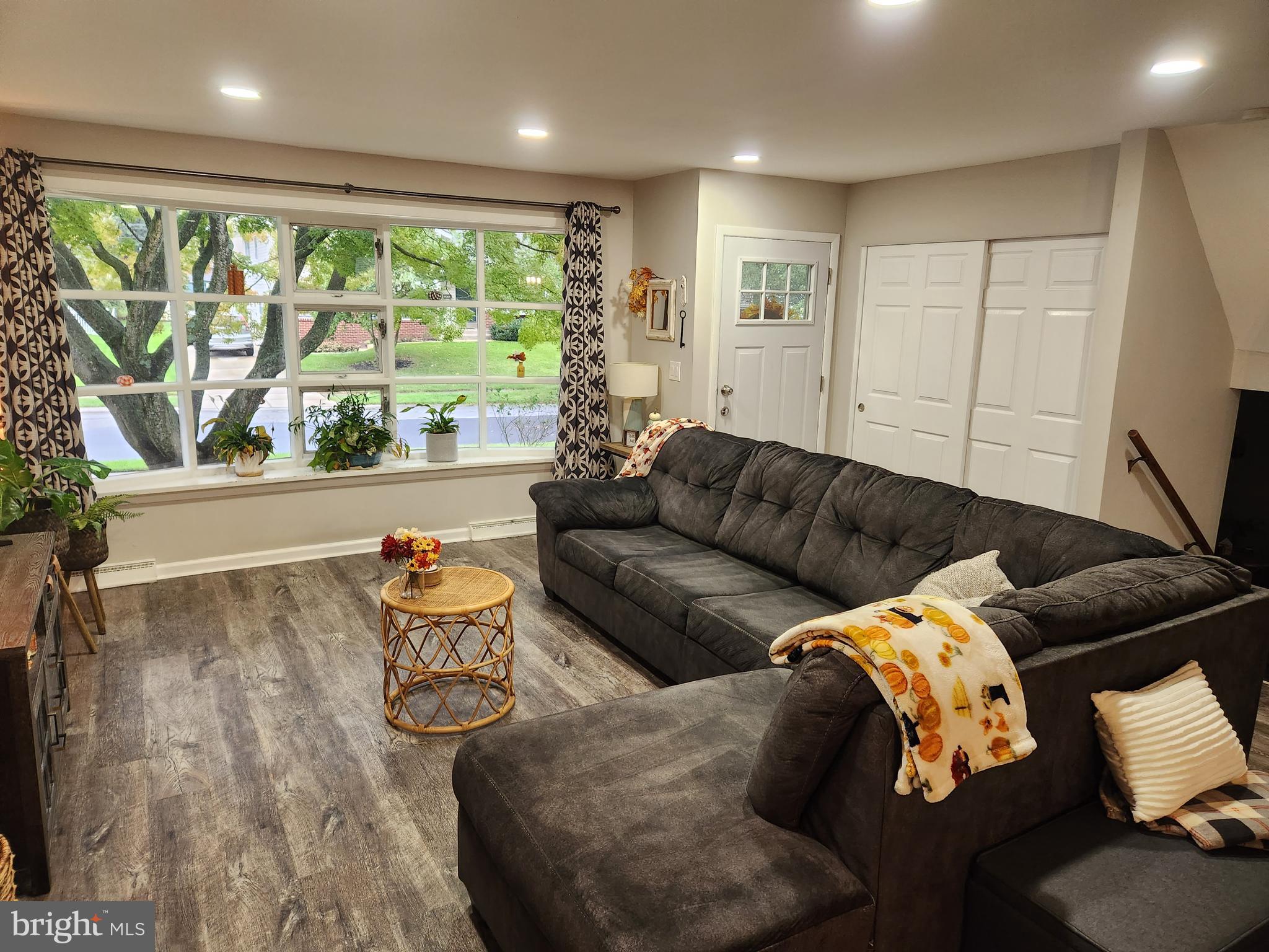 319 Ashbourne Road Claymont, DE 19703 - Photo 3 of 31