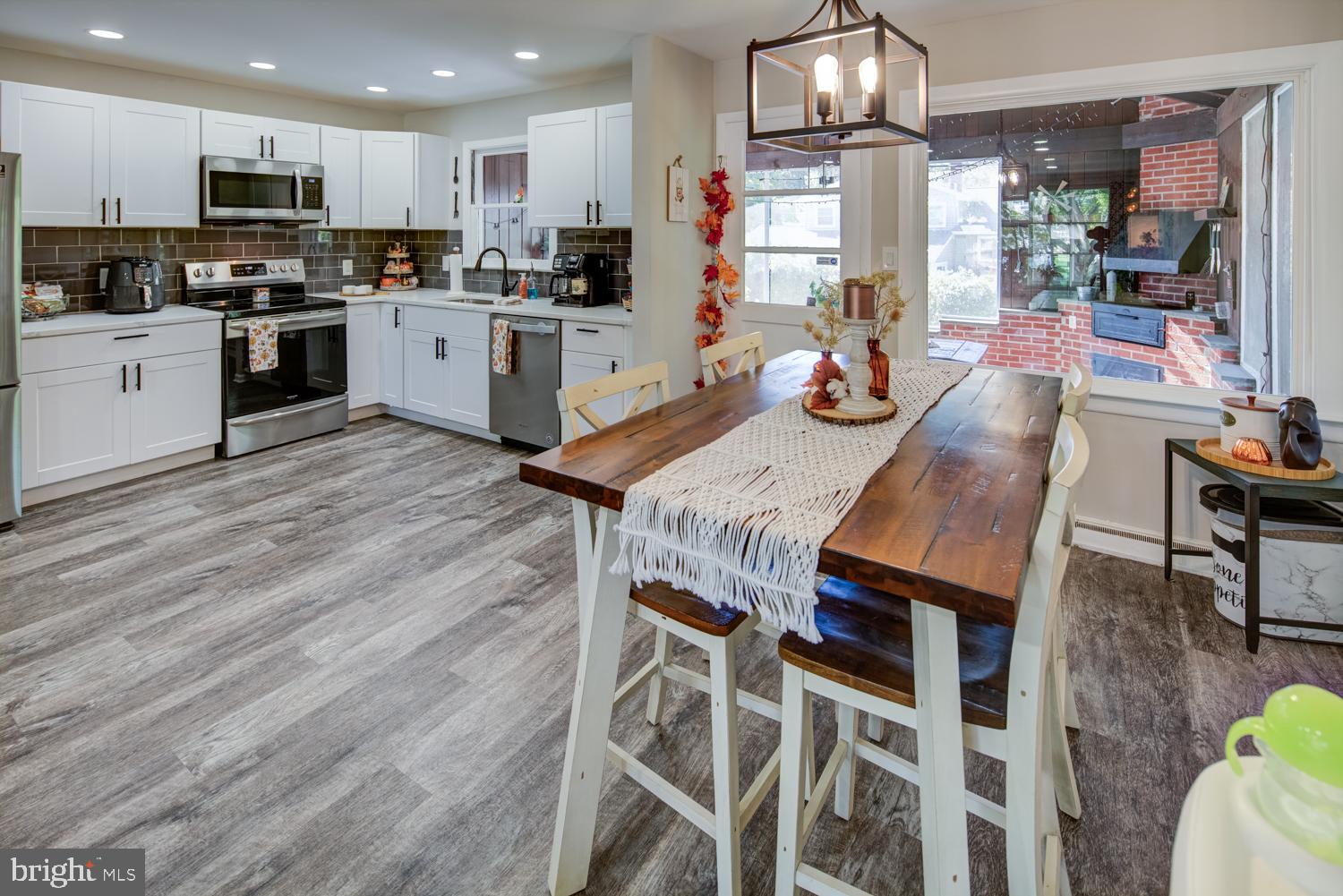 319 Ashbourne Road Claymont, DE 19703 - Photo 4 of 31