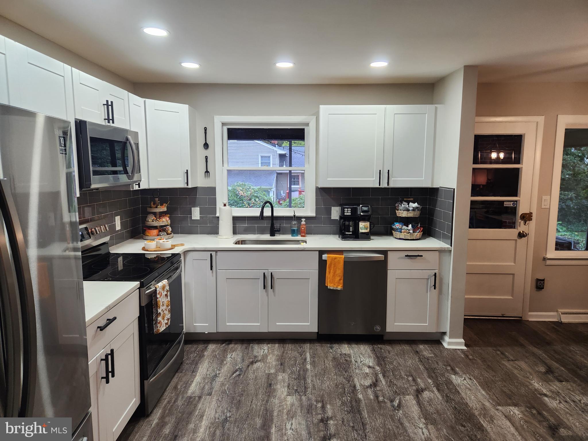 319 Ashbourne Road Claymont, DE 19703 - Photo 6 of 31