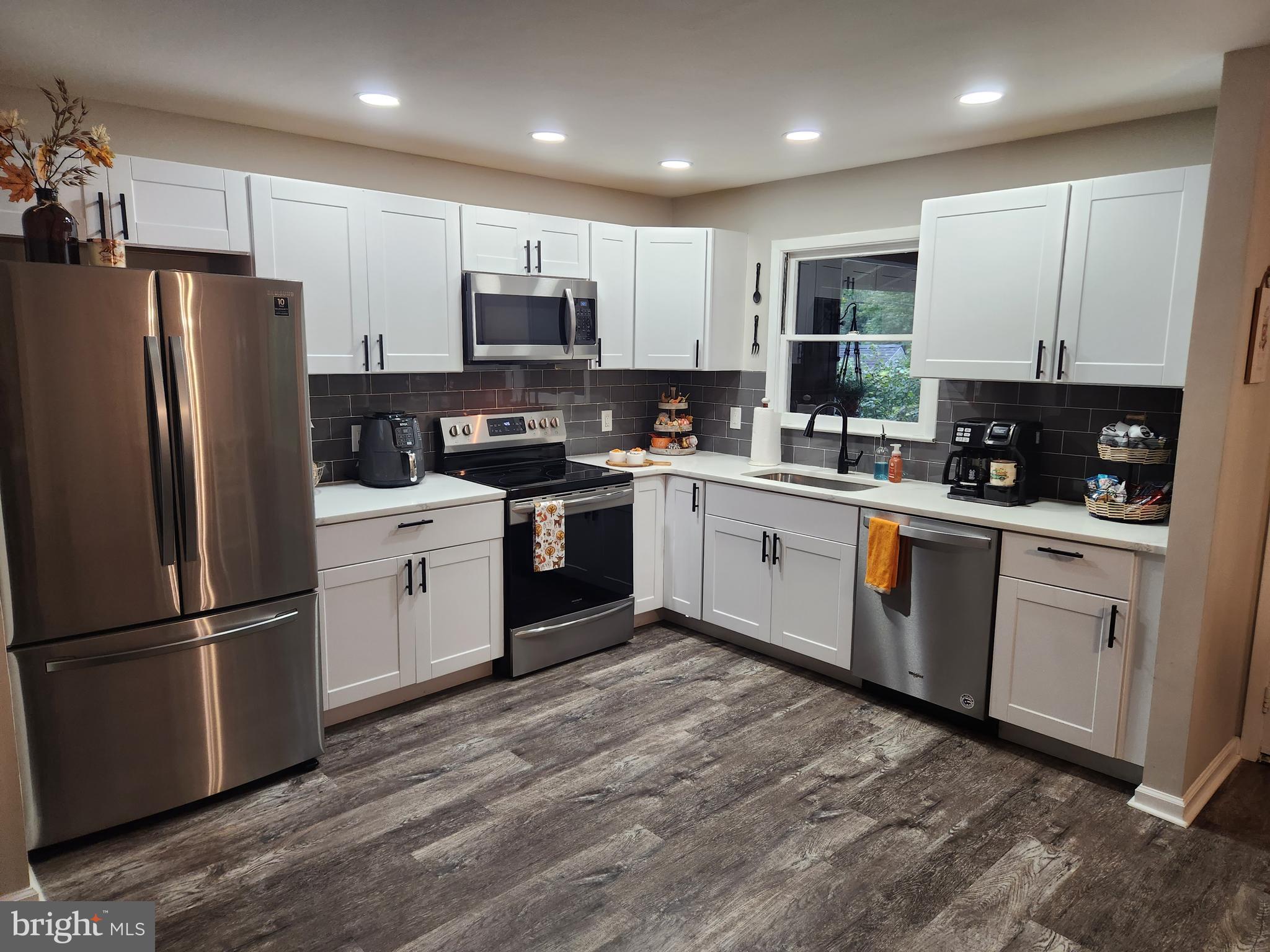 319 Ashbourne Road Claymont, DE 19703 - Photo 7 of 31