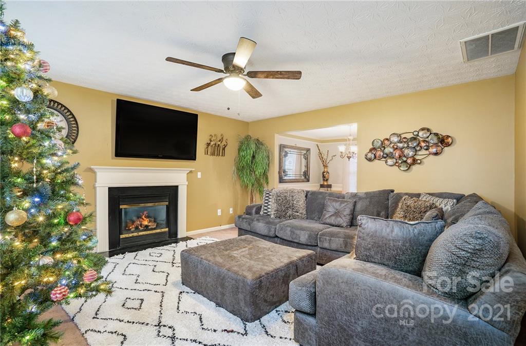 747 Reigate Road Charlotte, NC 28262 - Photo 4 of 23