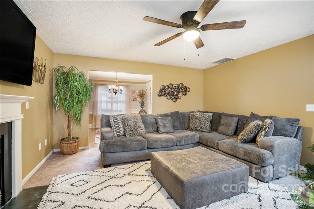 747 Reigate Road Charlotte, NC 28262 - Photo 5 of 23