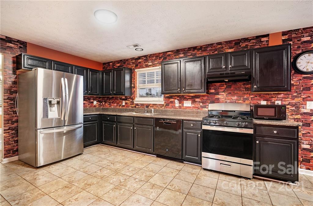 747 Reigate Road Charlotte, NC 28262 - Photo 8 of 23