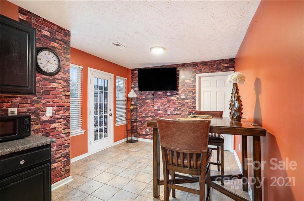 747 Reigate Road Charlotte, NC 28262 - Photo 10 of 23