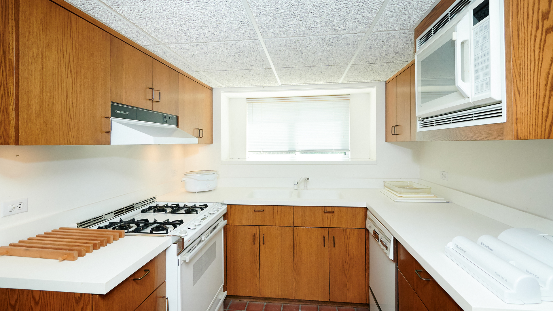 211 Parkview Road Riverside, IL 60546 - Photo 32 of 43