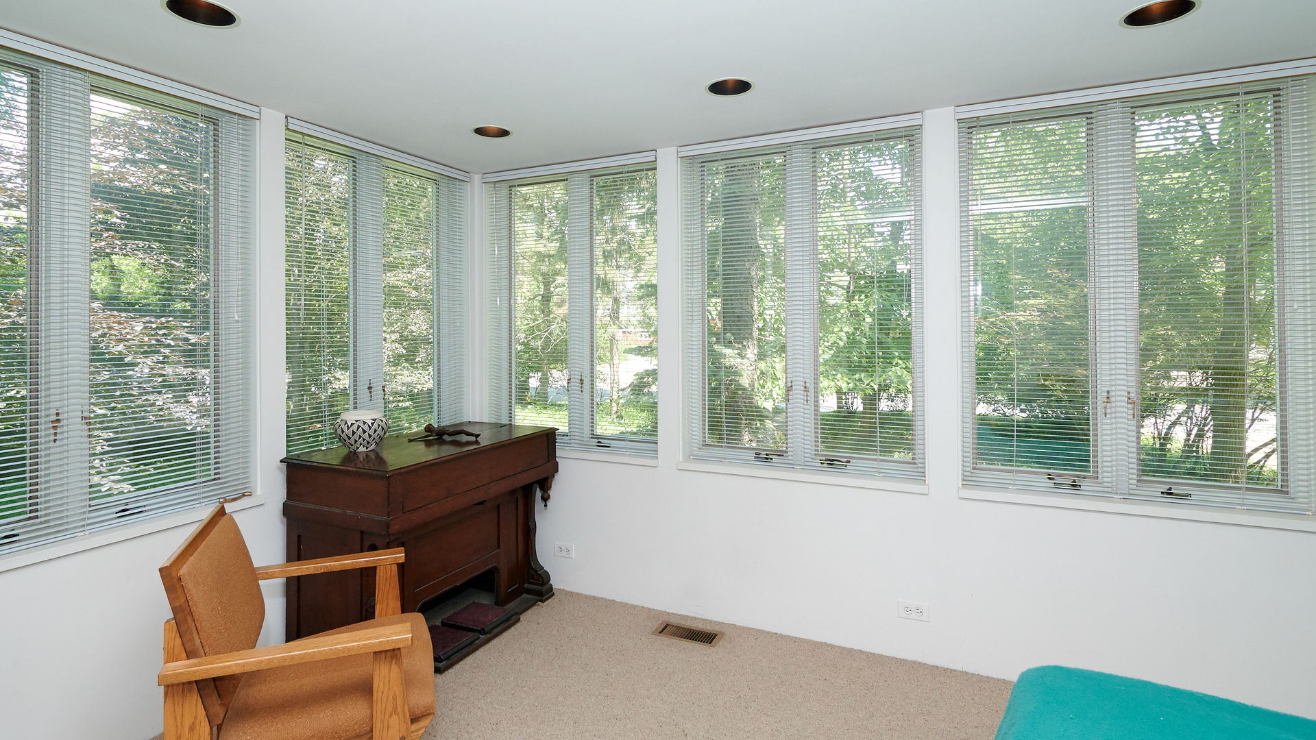211 Parkview Road Riverside, IL 60546 - Photo 10 of 43