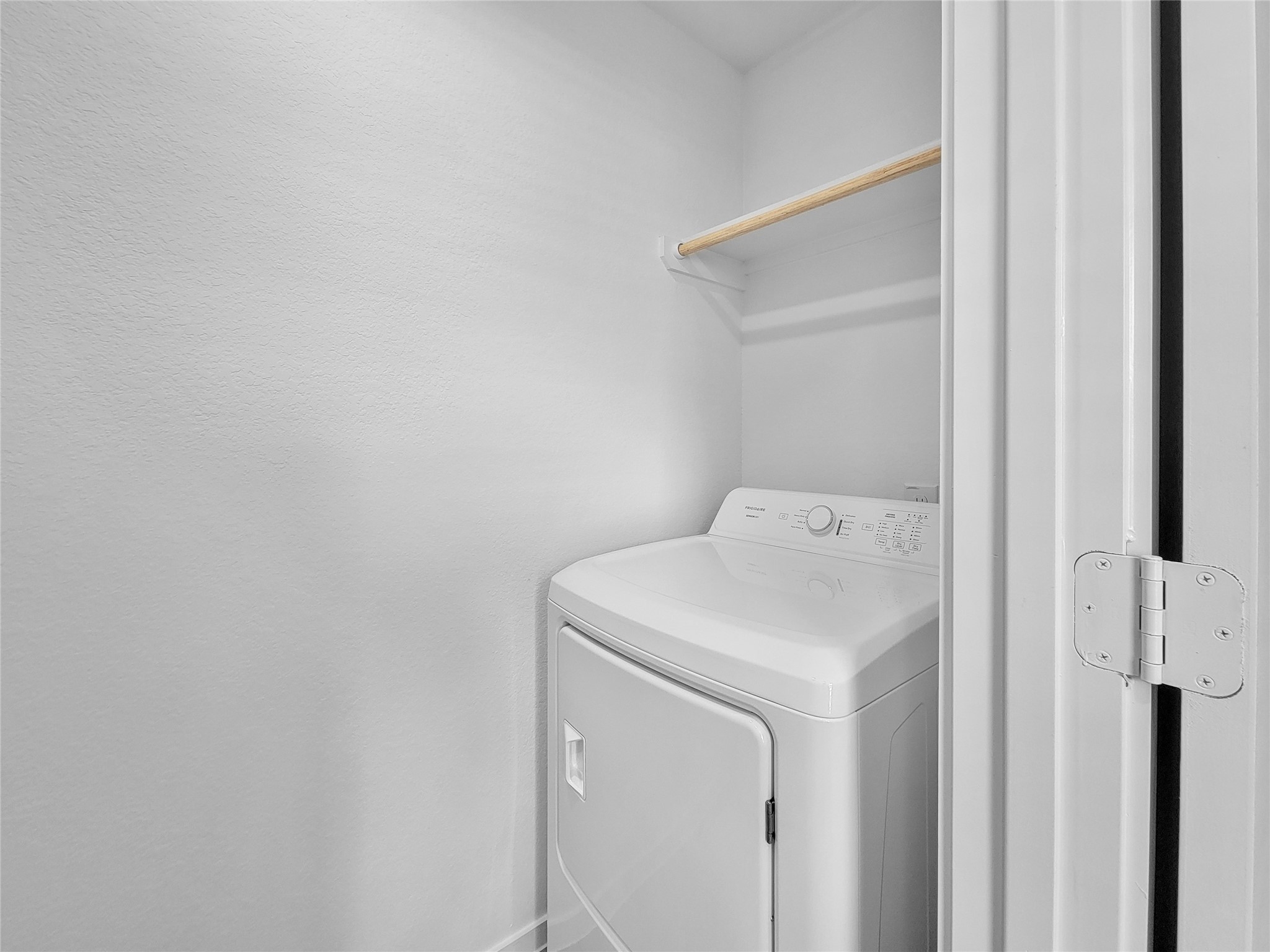 14611 North Ascot Bnd Circle Conroe, TX 77306 - Photo 6 of 16 a utility room with dryer and washer