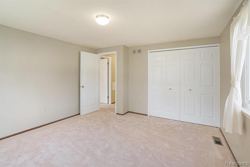 691 Abbey Court Rochester Hills, MI 48307 - Photo 31 of 39