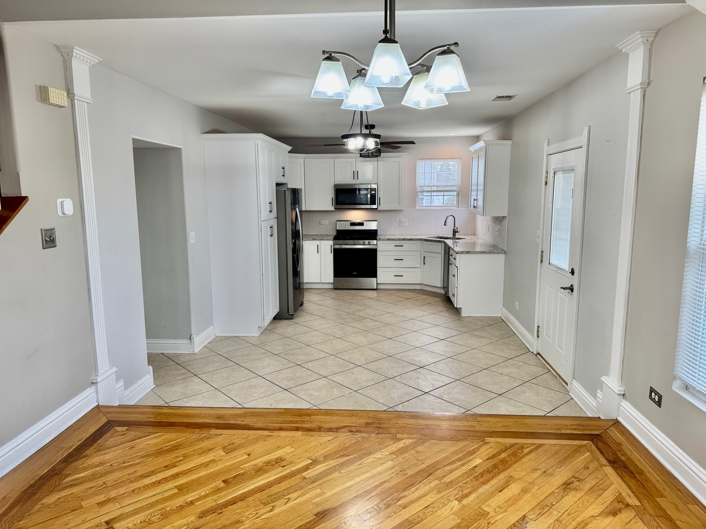 516 Chestnut Lane Peotone, IL 60468 - Photo 7 of 27 a view of a kitchen with a sink and dishwasher kitchen view