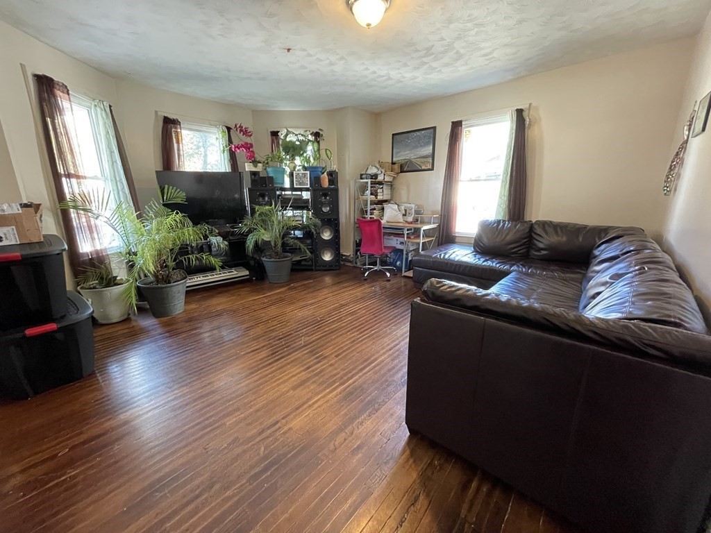 33 Hebron Street Springfield, MA 01107 - Photo 16 of 39 Gallery Image 16
