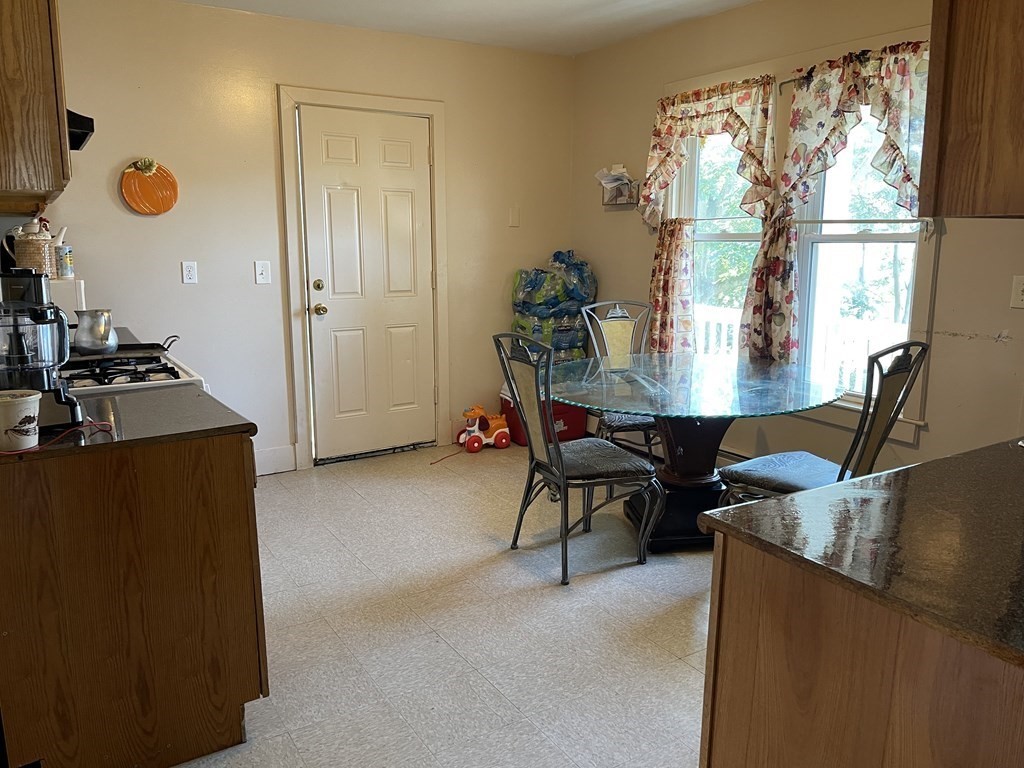 33 Hebron Street Springfield, MA 01107 - Photo 19 of 39 Gallery Image 19