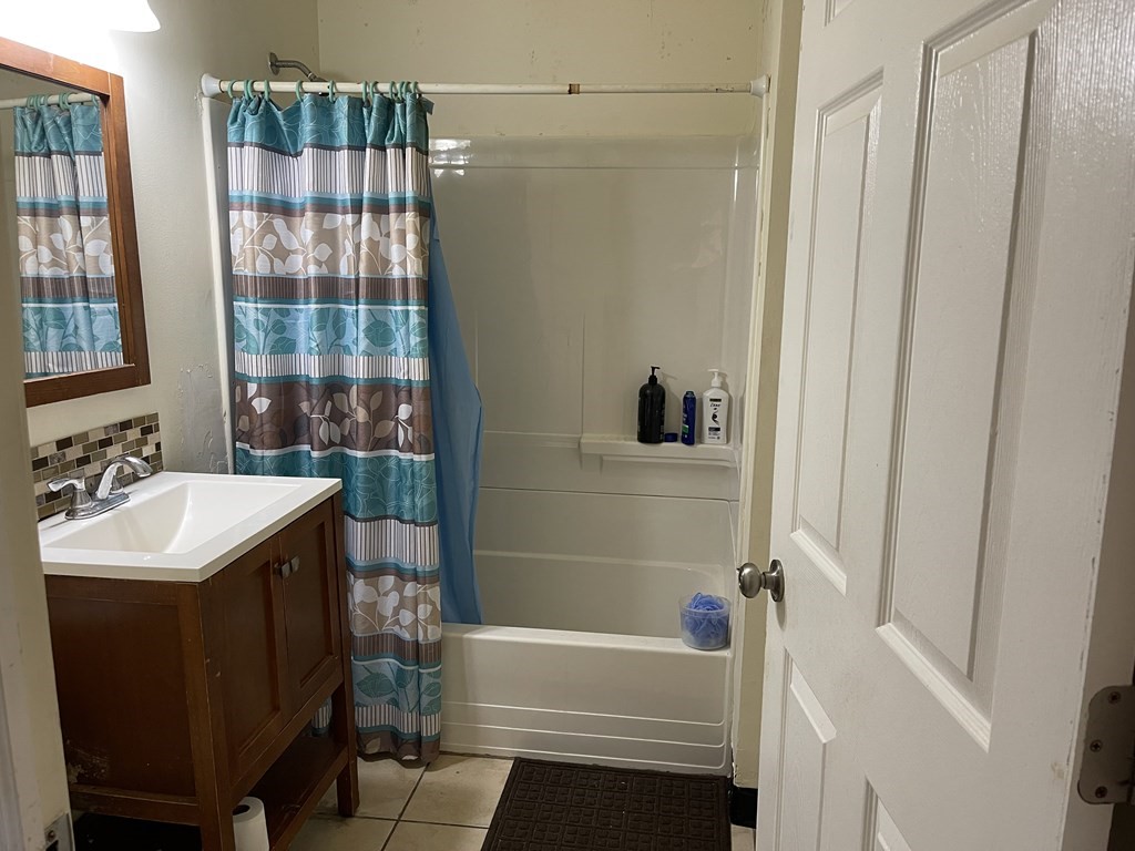 33 Hebron Street Springfield, MA 01107 - Photo 35 of 39 Gallery Image 35